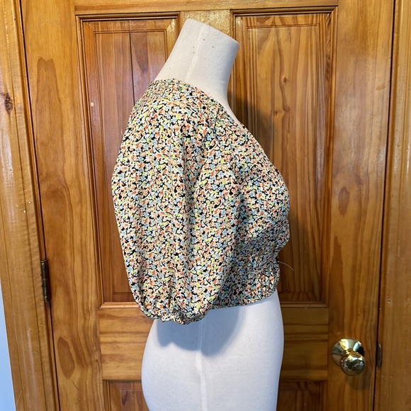 Floral button crop top - Picture 7 of 8